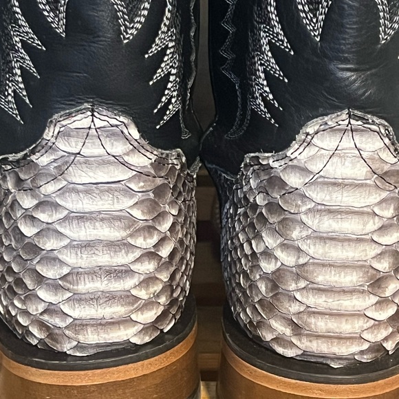 Square - Picture 10 of 15